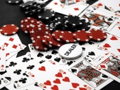 Carti de poker si jetoane