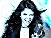 Selena Gomez la microfon